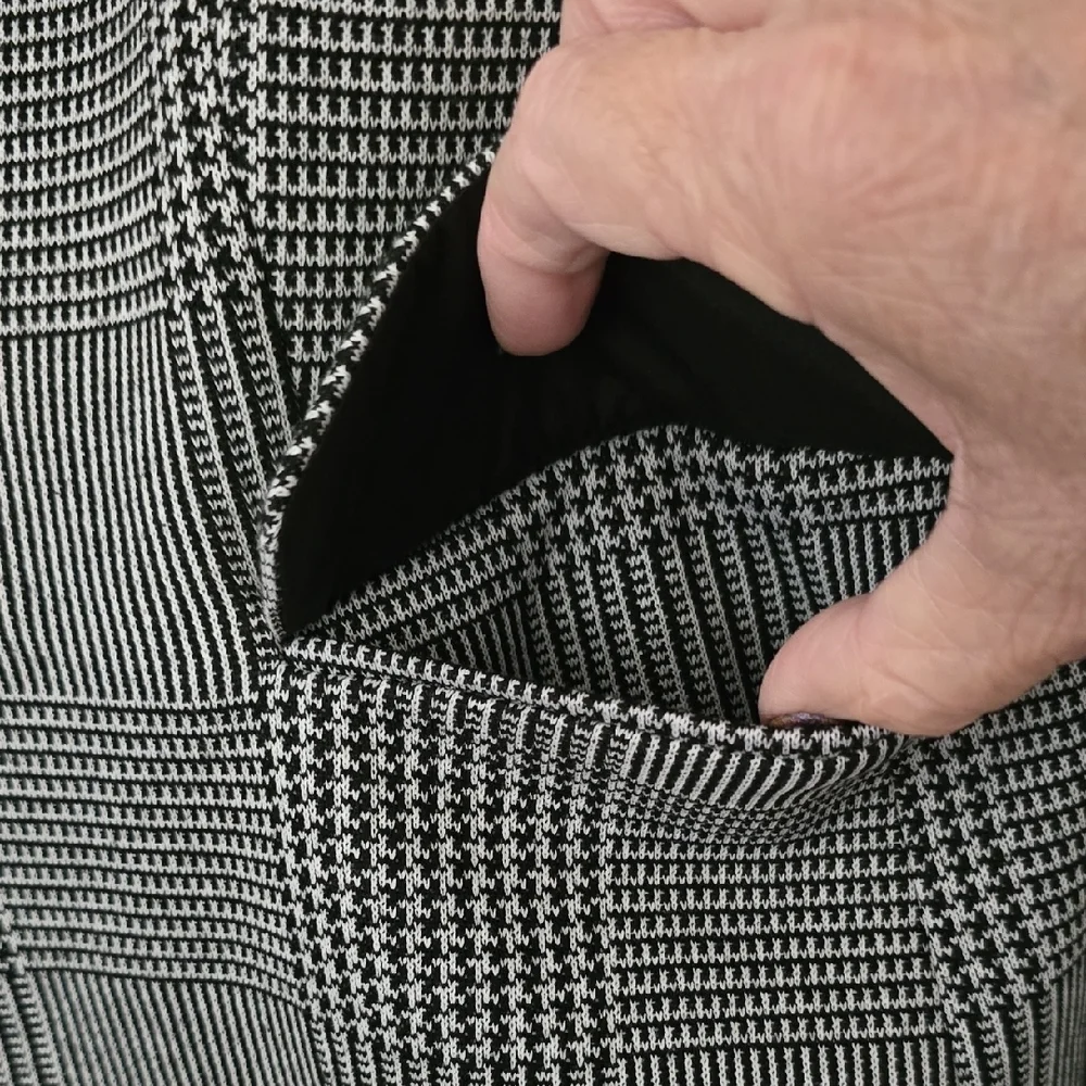 Calvin Klein  Blazer Sz 12 Black & White Checkered Plaid‎ With Lining And Pocket